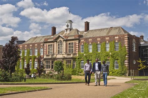 英国赫尔大学2+2国际本科留学项目
