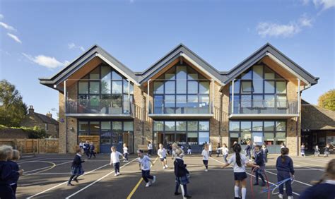 英国TOP20高校本科留学预科签约保录直通班