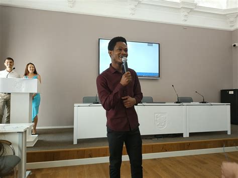 英语国家高校1+1硕士预备课程