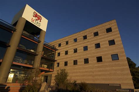 塔斯马尼亚大学