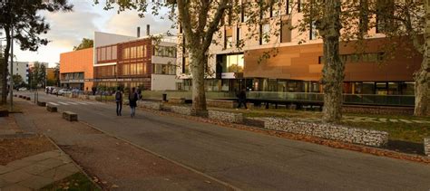 里昂应用科学学院