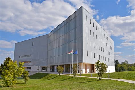 匈牙利佩奇大学