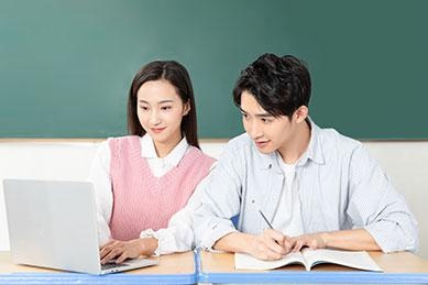 同步记录成长轨迹，与家长反馈学员学习进度与生活情况。
