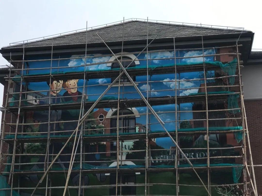 Happy Kids校园壁画绘画中.jpg