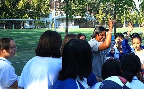 新亚中学外教篮球课程