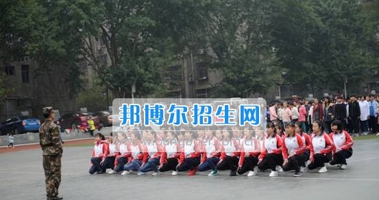 资阳师范学校隆重举行新生军训汇报表演 展示17级资师学子风采