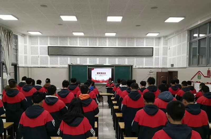 成都石化工业学校