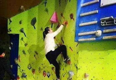 你有一份上外A-Level国际高中2017回忆大礼包待查收!(攀岩)