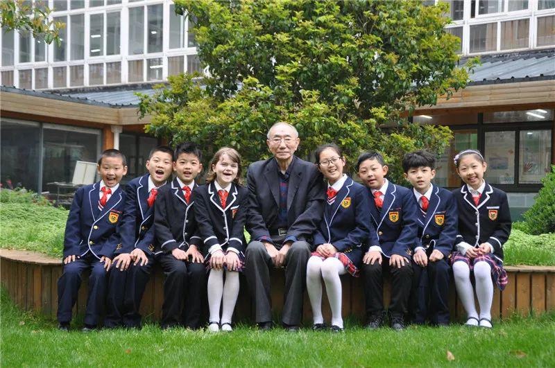 贾志敏与学生合影.jpg