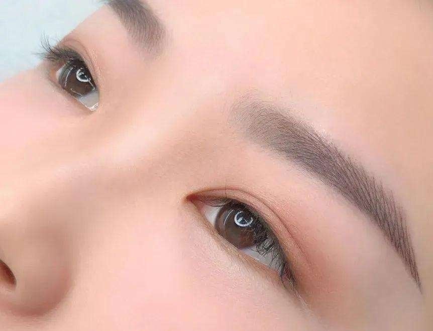 定妆眉