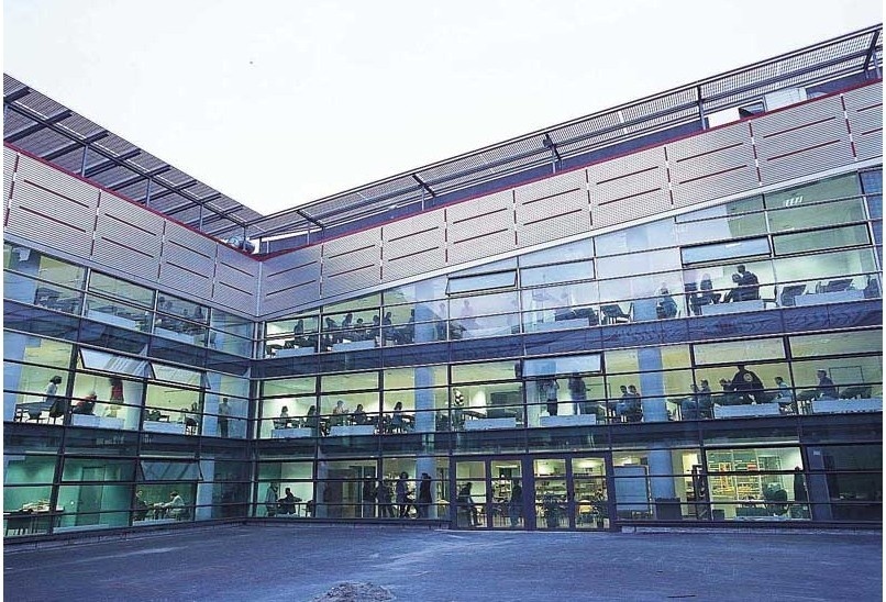 里爾高等商業(yè)學(xué)校