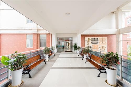 张家港梁丰高级中学国际学院