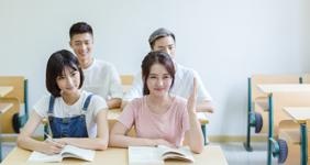 通过课程学习