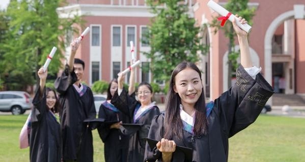 如何选报考研学校