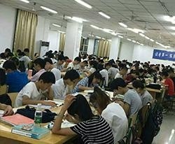 学员自习