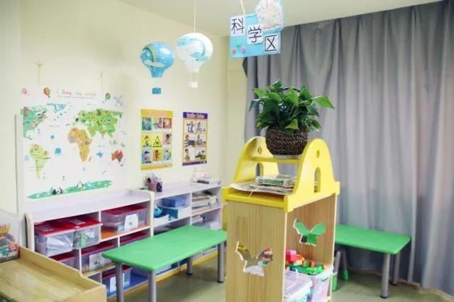 中加枫华国际学校幼儿园科学区.jpg