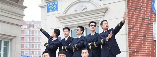 十名就业到春秋航空的成都航空旅游职业学校学子回母校进行新乘培训