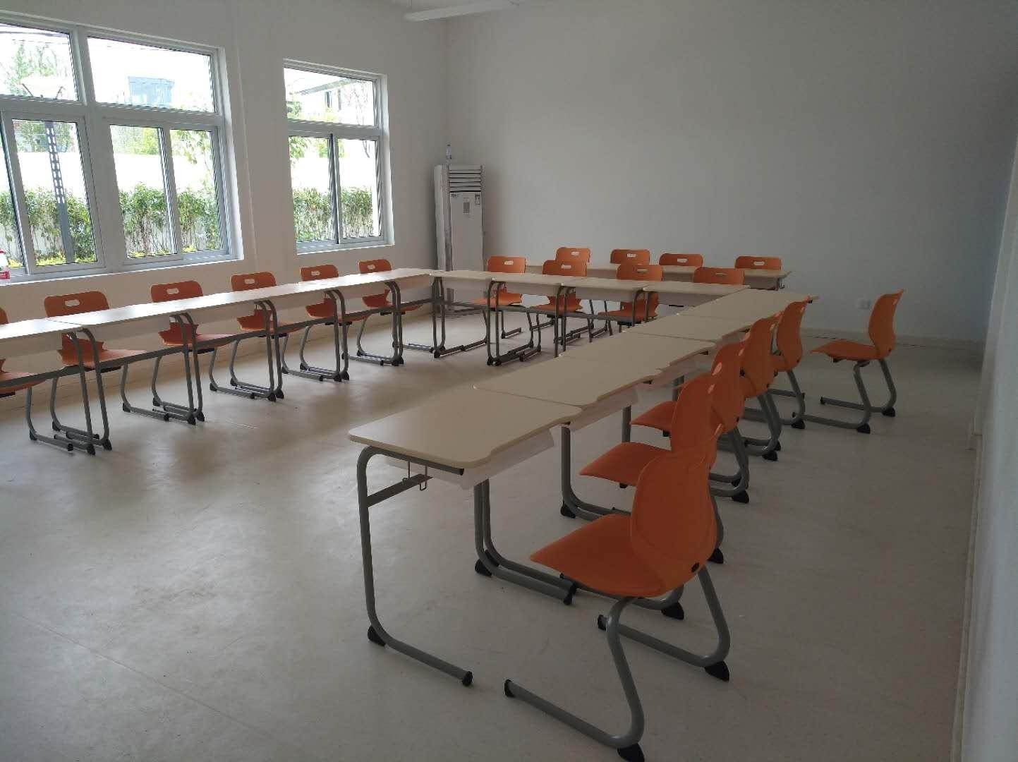 上海宏润博源学校教室.jpg