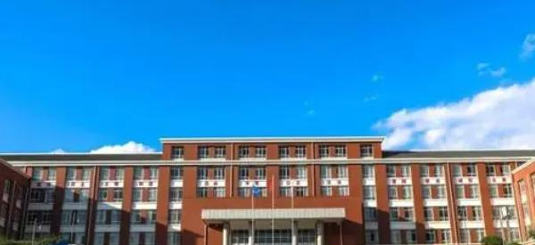 云南大学滇池学院是二本还是一本（云南大学滇池学院）