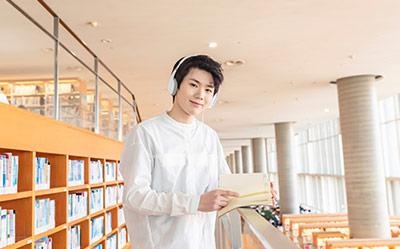 学历高中（含）以上人群