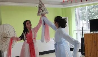 美国Lee Academy高级中学养老院公益活动：舞蹈-东方志