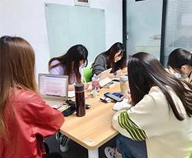 学员在学习