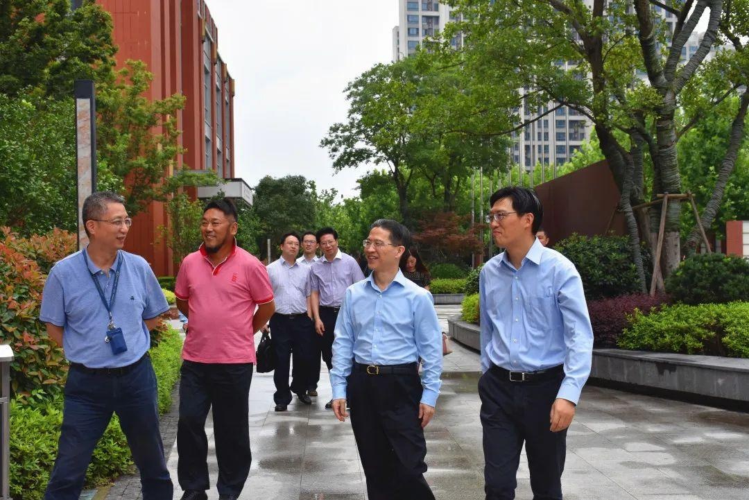 周汉民一行参观紫竹国际教育园区.jpg