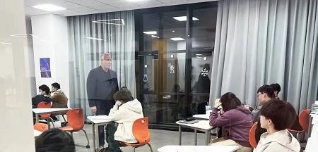 语言课.jpg