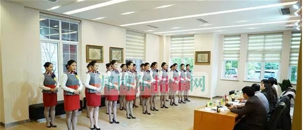 成都航空旅游职业学校开启新学期首场招聘，场面火爆美女如云