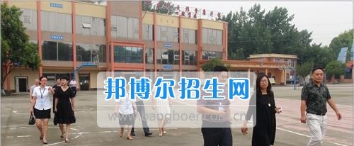 成都市金堂县人民政府考察团到成都华大医药卫生学校考察