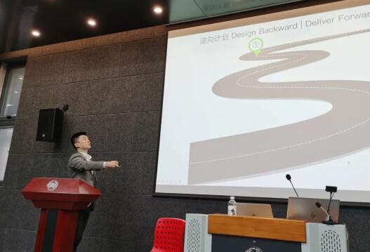 美国Lee Academy高级中学(上海)升学专家Andrew