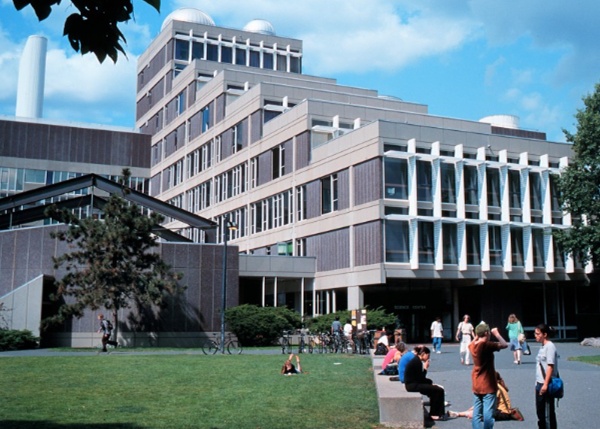 伊利诺伊州立大学