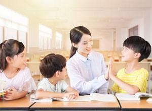  面临孩子沟通的父母
