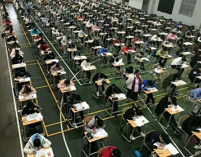 领科教育上海校区入学考试现场.jpg