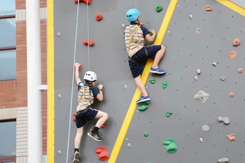 昆山康桥学校攀岩