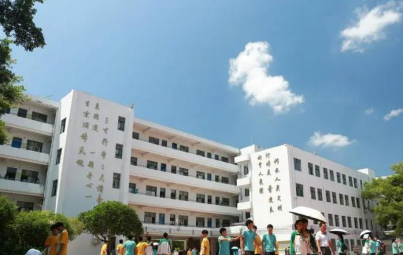 万宁市民族中学
