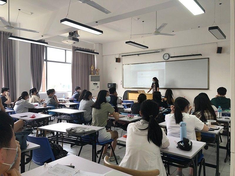 光华剑桥学子们归来.jpg
