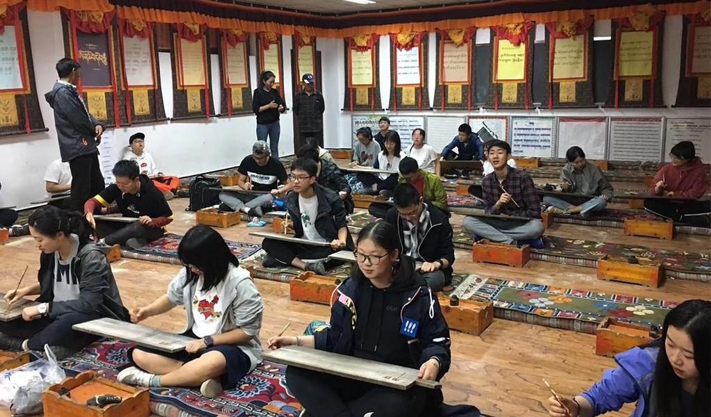 学习书写藏文字.jpg