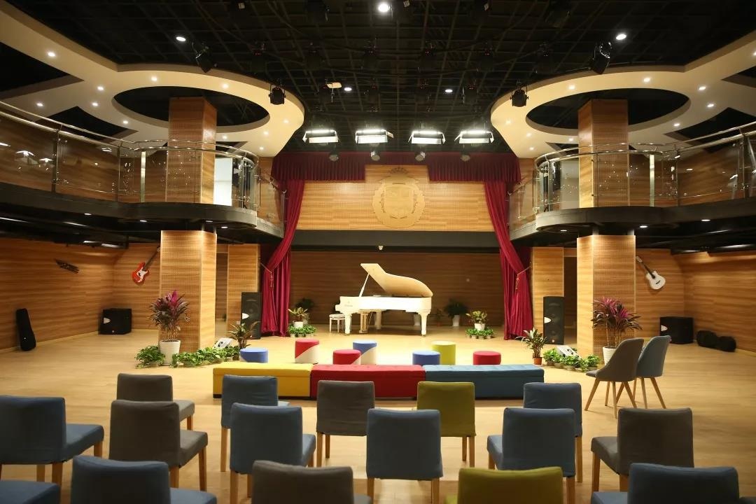 北京明诚外国语学校