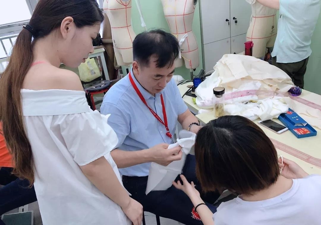 武汉服装专修学院