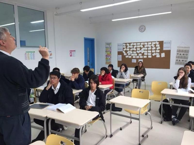 上海宏润博源学校英语Ⅱ课堂.jpg