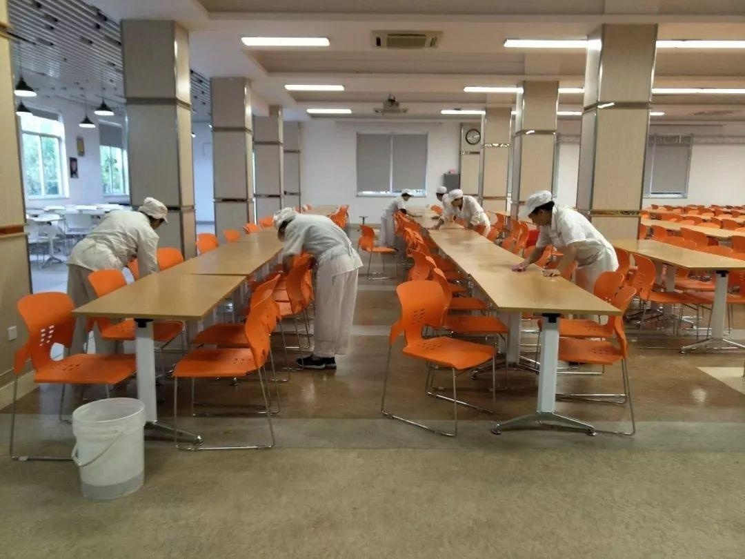 食堂餐具、后厨、用餐场所等的清洗消毒.jpg
