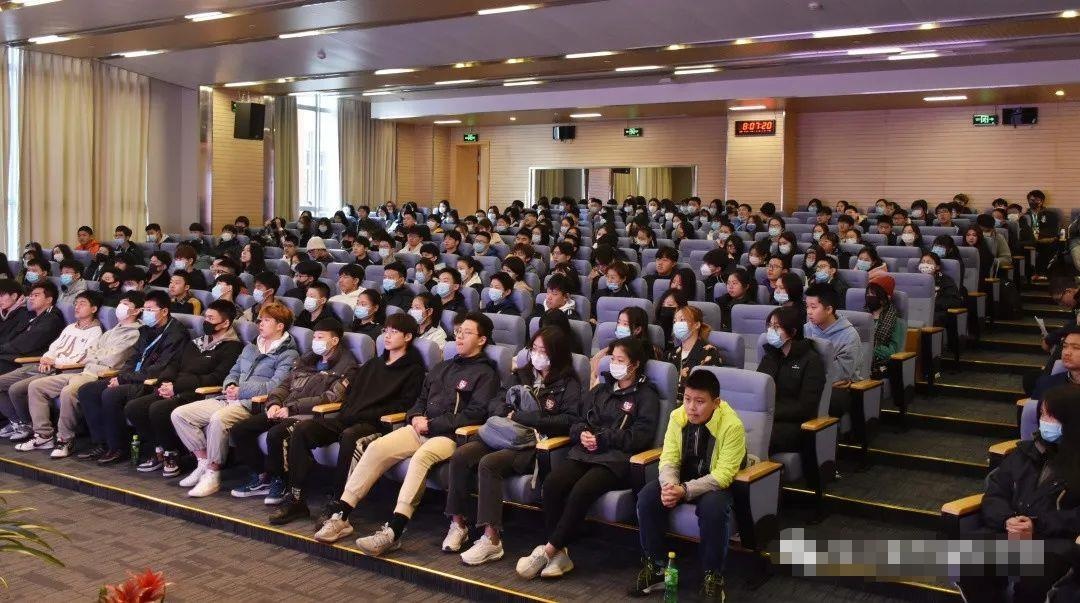 新生入学教育大会.jpg