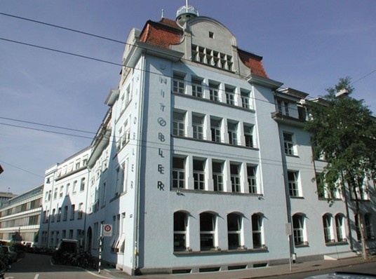 伯尔尼大学
