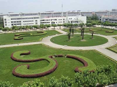 上海对外经贸大学中庭