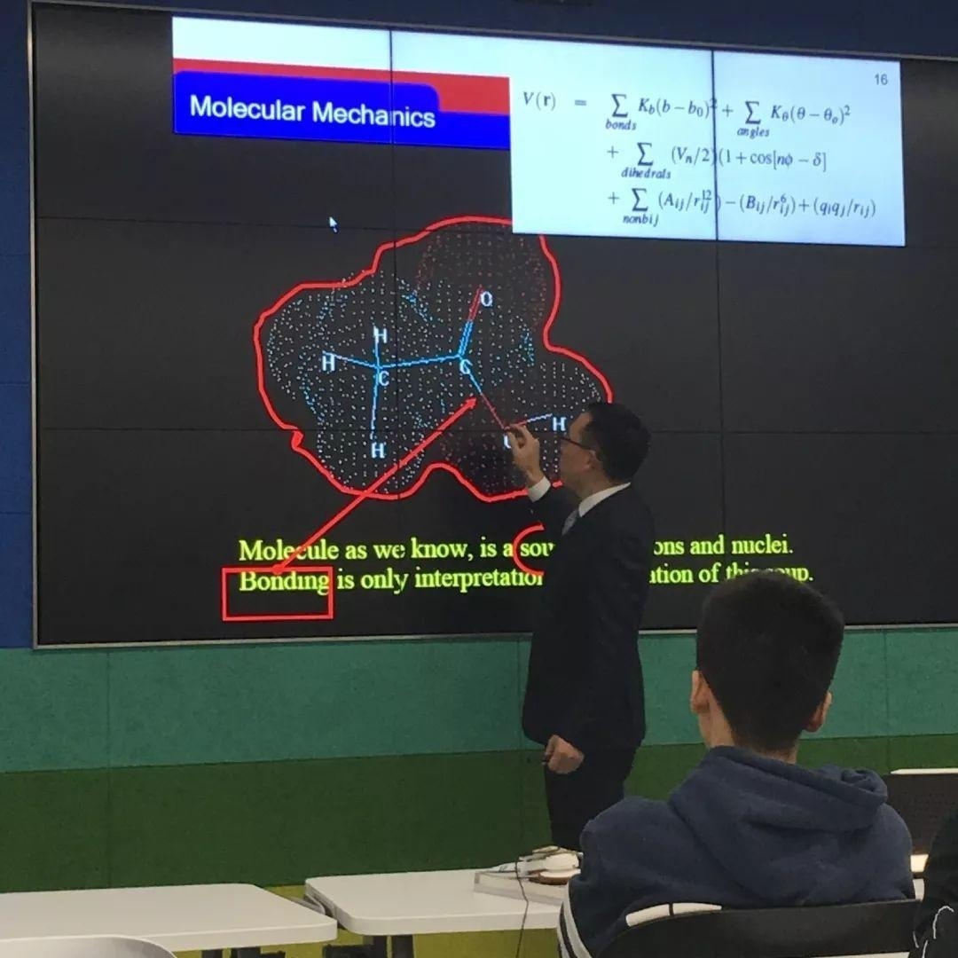 讲座现场.jpg