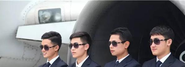 十名就业到春秋航空的成都航空旅游职业学校学子回母校进行新乘培训