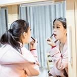 提高自己综合素养成为化妆人才