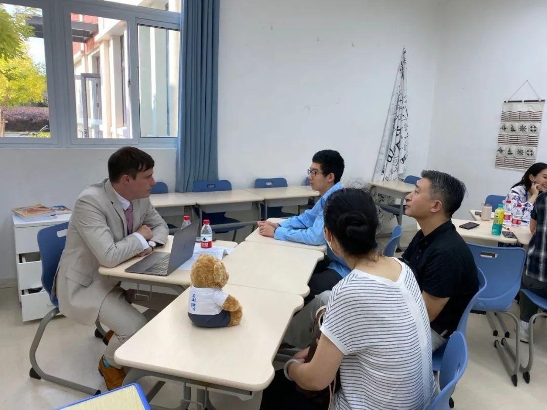上海宏润博源学校家长会.jpg