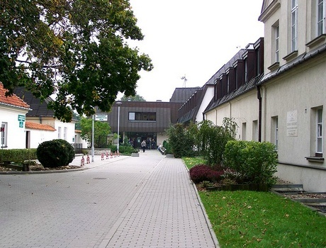 华沙维申斯基红衣主教大学